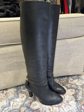 Black Knee-High Leather Heeled Boots with Gold Zip Detail